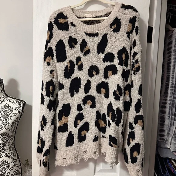 Distressed Chunky Oversized Leopard Pattern Sweater. - Picture 1 of 2